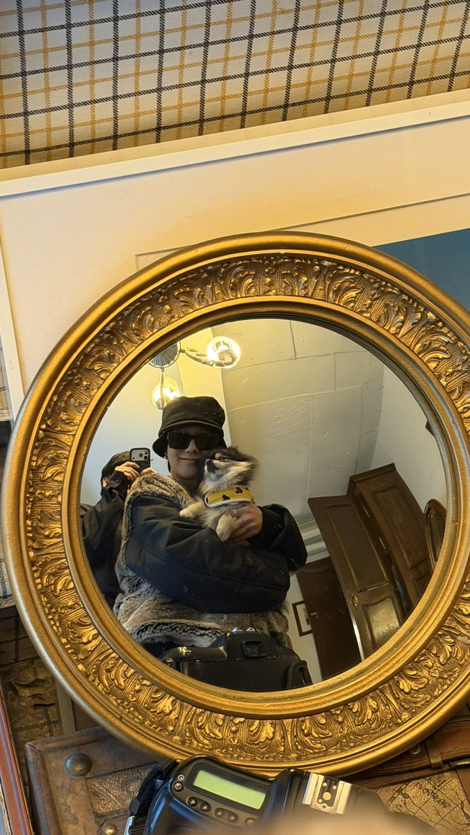 shfly3424's tweet image. Mientras diciembre cierra el último capítulo de 2025,
que todos ustedes puedan vivir estos días con calma y calidez.

Cuando miremos atrás,
descubriremos que la felicidad
llenó silenciosamente más momentos de los que imaginábamos.

Dejen que la tristeza se disuelva con la…