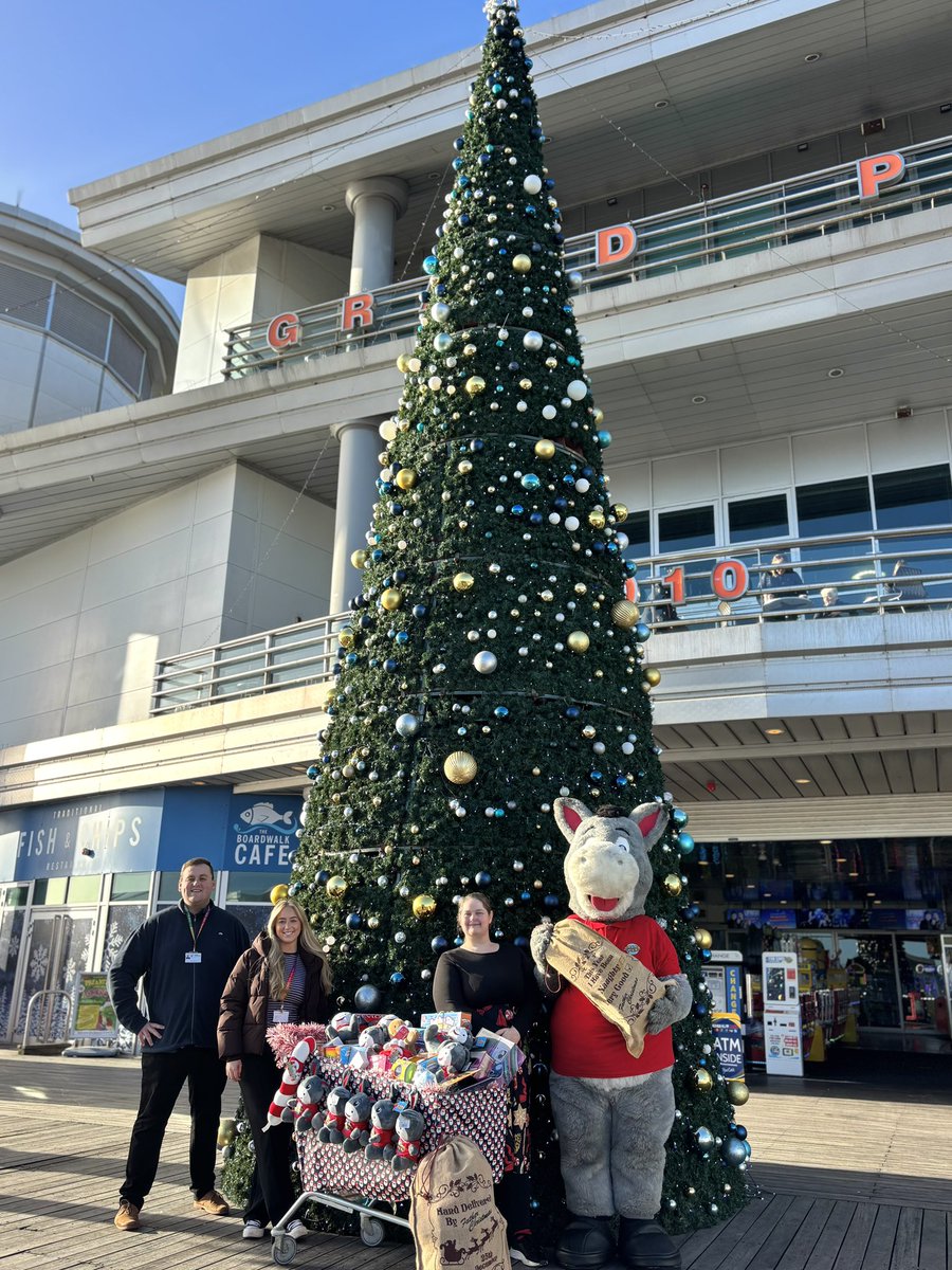 GrandPier's tweet image. This Christmas, we’re spreading some festive cheer! 🎁✨

The Grand Pier has donated presents for the fostering and kinship party being hosted by The Fostering Team at North Somerset Council this December🎅🏼🌟

#ChildrenInCare #Gifts #FosterCare #Presents