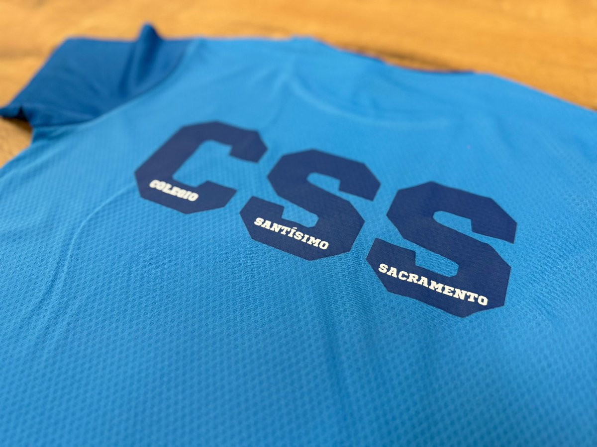 💙✨ ¡ Nueva camiseta de entrenamiento Colegio Santísimo Sacramento!

Diseñada en su característico color azul, esta camiseta acompaña a todos sus alumnos en sus entrenamientos.

➕ Solicítanos tu diseño personalizado para tu colegio o club.

📲 672696216