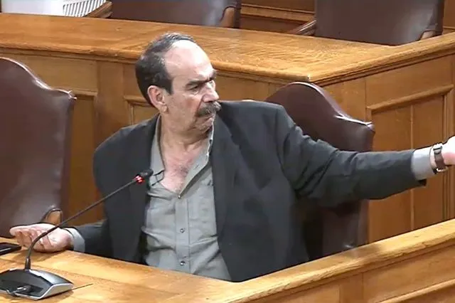 πανωλεθρίαμβος tweet media