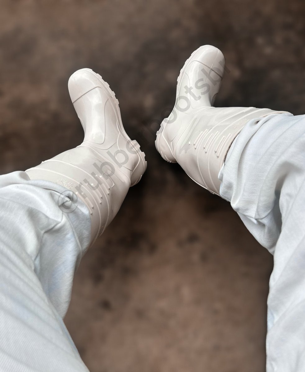 rubberbootsbr's tweet photo. All white 🥵🔥 | #rubberboots #wellies #gummistiefel #metzger #butcher #boots #botas #botasdelluvia #botasdeseguridad #workwear #workgear #socks #feet #foot #meias #pés #pé #botinas https://t.co/XKJxpRHMkU