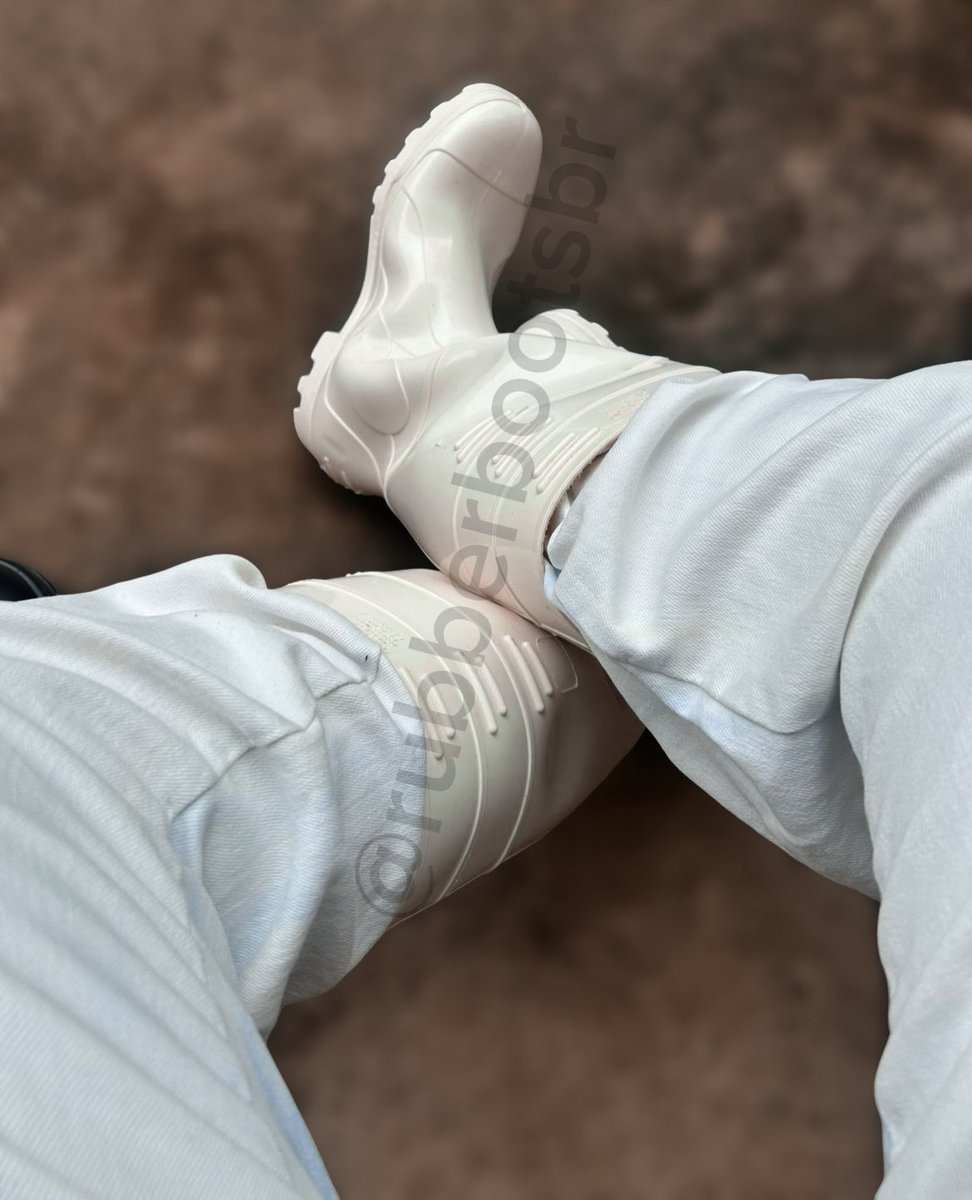 rubberbootsbr's tweet photo. All white 🥵🔥 | #rubberboots #wellies #gummistiefel #metzger #butcher #boots #botas #botasdelluvia #botasdeseguridad #workwear #workgear #socks #feet #foot #meias #pés #pé #botinas https://t.co/XKJxpRHMkU