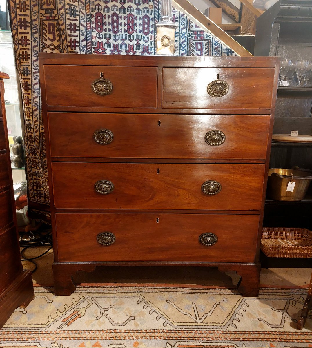 eversleybarn's tweet image. #shellworkmirror #cooperedbucket #chestofdrawers #chineseimmortalfigure #judismithantiques #eversleybarnantiques instagram.com/eversleybarnan…