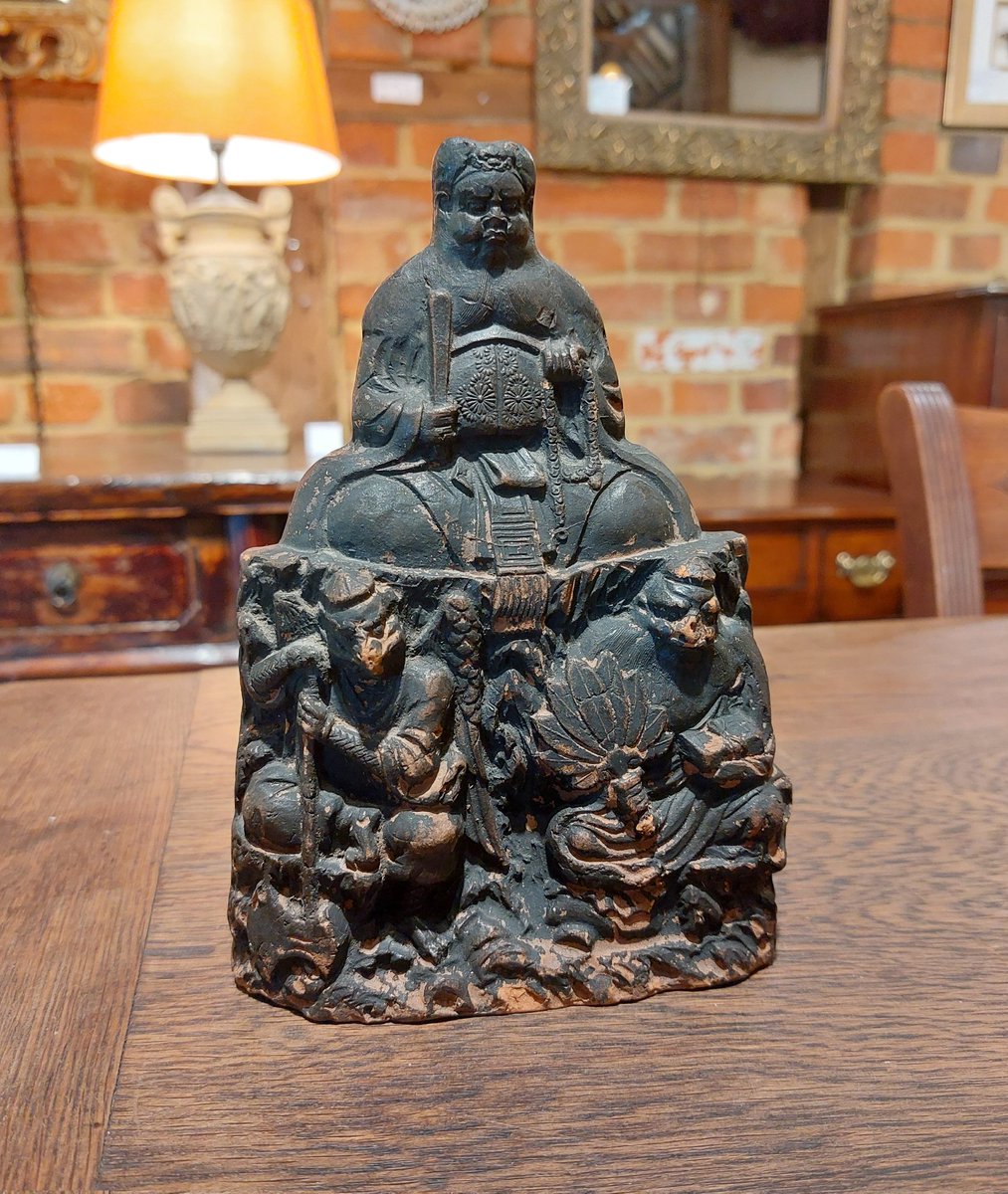 #shellworkmirror #cooperedbucket #chestofdrawers #chineseimmortalfigure #judismithantiques #eversleybarnantiques instagram.com/eversleybarnan…