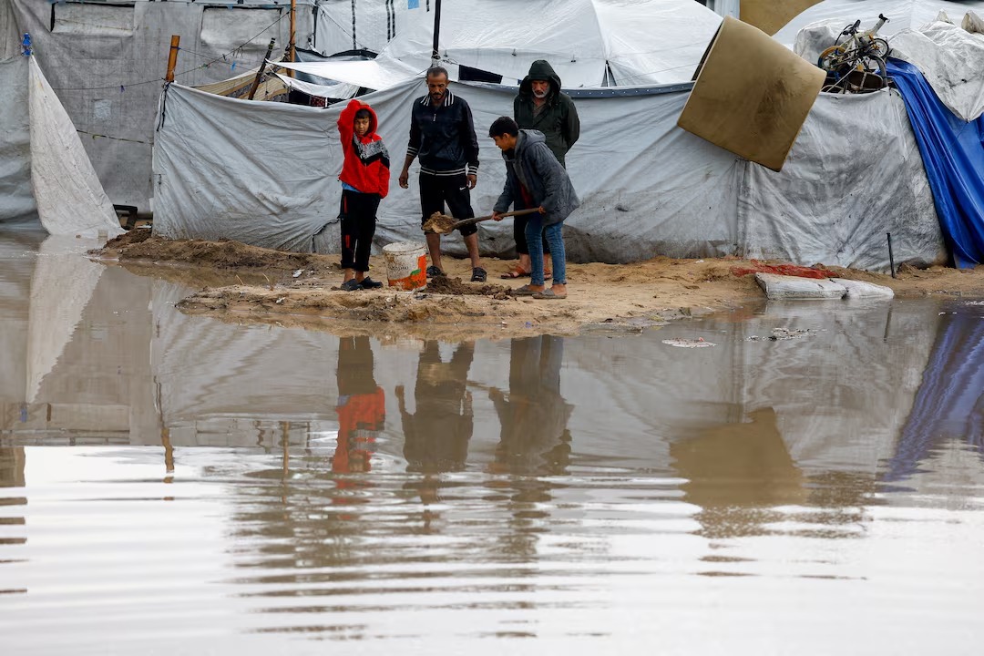MarioNawfal's tweet photo. 🚨🇵🇸 GAZA FLOODED, AID BLOCKED: UN SAYS IT’S AN  “ENGINEERED MISERY”

As if nonstop bombardment and displacement weren’t enough, tens of thousands of Gazans are now literally drowning in sewage and rainwater.

The UN is warning of a new crisis: winter floods sweeping through tent camps, while Israel continues to block fuel, shelter materials, and critical emergency supplies from entering.

The main problem is the floodwaters mixing with sewage in displacement camps, exacerbating deaths, disease risks, and living conditions for ~1.5 million displaced people, which is well-documented amid ongoing Israeli restrictions on aid entry.

Children are sleeping in mud, tents are collapsing, and sanitation is nonexistent, but aid trucks are still waiting at the border.

This isn’t just a humanitarian failure… It's deliberate paralysis.

Gaza isn’t just being bombed, it’s being left to rot in real time.

Source: Reuters