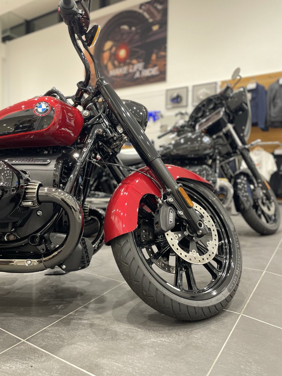 MotorradTokyo_B's tweet photo. ブルックリングレーのR18も、シンプルで飽きない上質な魅力がありますね😆✨
カウルもなければケースもありませんが、Pure Rideを楽しむことが出来るMotorradのBigBoxerです❣️
現在生産中止中のため、新車は品薄です。気になる方はお早めに😆🙌

#BigBoxer
#Heritage
#R18
#MakeLifeARide https://t.co/6gHpOFc5fp