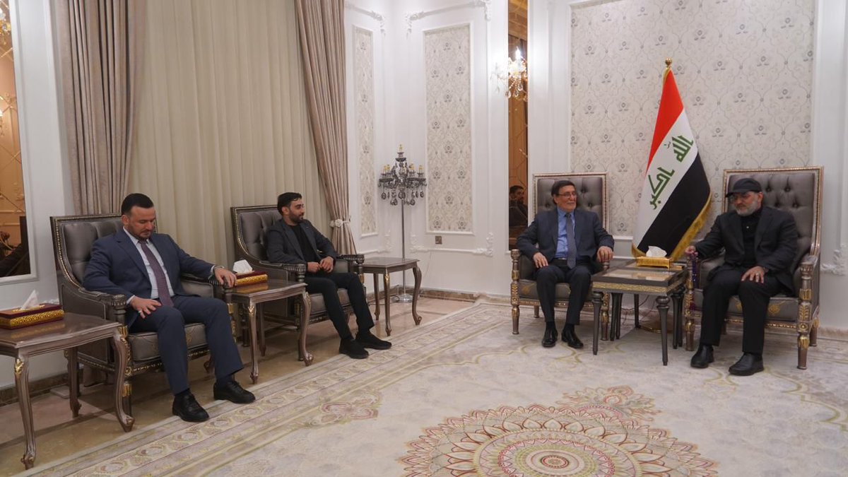 لقاء الحاج أبو آلاء الولائي، أحد قادة الانتصارات الملبّين لفتوى المرجعية المباركة،واحد اركان الاطار التنسيقي 
تم خلال اللقاء التأكيد على ضرورة توحيد الصفوف ومواجهة التحديات، إلى جانب تعزيز العمل المشترك لإزالة المعوقات. كما ناقش اللقاء أهمية اعتماد آليات واضحة لاختيار حكومة