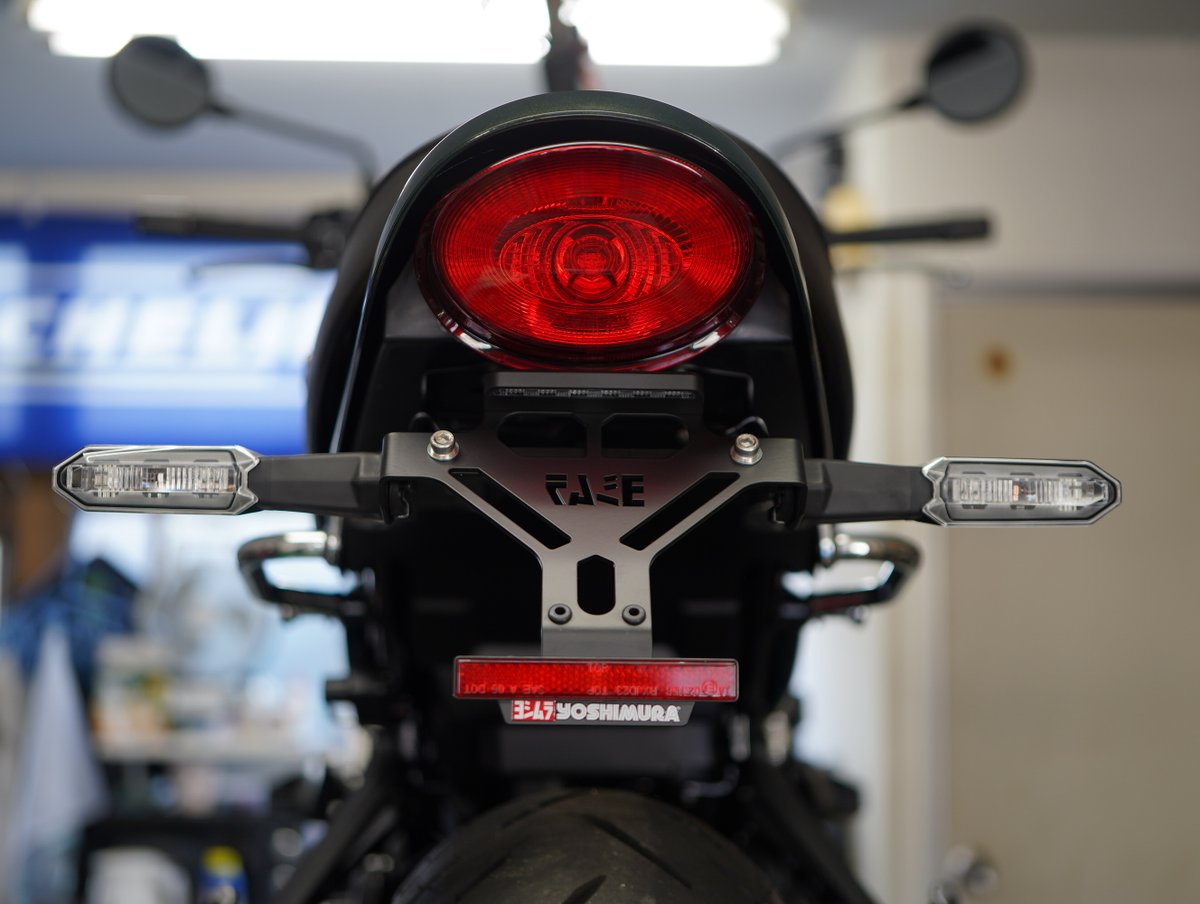 jboy_motorcycle's tweet photo. 【Z900RS ヨシムラ フェンダーレスキット取付】
Z900RSに人気の ヨシムラ製フェンダーレスキット を取付させていただきました。

純正の大きめリアフェンダーを取り外すことで、テールまわりが一気にシャープに。
Z900RS特有のクラシックフォルムはそのままに、よりスポーティで引き締まった印象へと変わります。

ヨシムラ製ならではの高い精度でフィッティングも良好。
車体に自然に溶け込むデザインで、後付け感のない仕上がりになります。
Z900RSの外観リフレッシュやカスタムをご検討の方は、ぜひご相談ください。