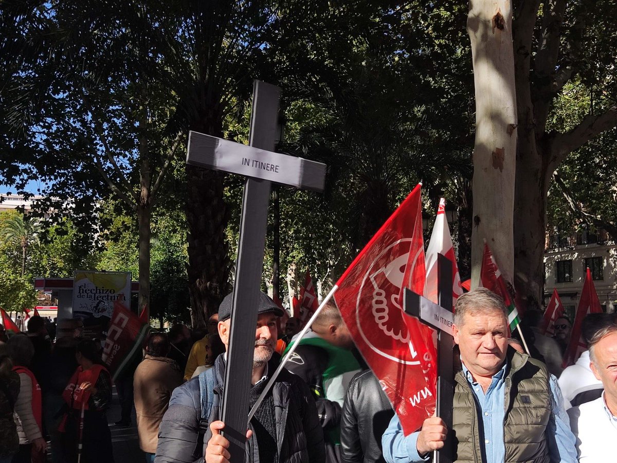 ⚠️ Trabajar sigue costando la vida en Andalucía.
📉 102 muertes oficiales hasta octubre, pero 107 personas fallecidas según datos propios de UGT-A.
⏱️ Cada 3 días muere una persona en su trabajo. No son cifras, son vidas.
✊ Urgen medidas ya.

#UGTAndalucía #SiniestralidadLaboral