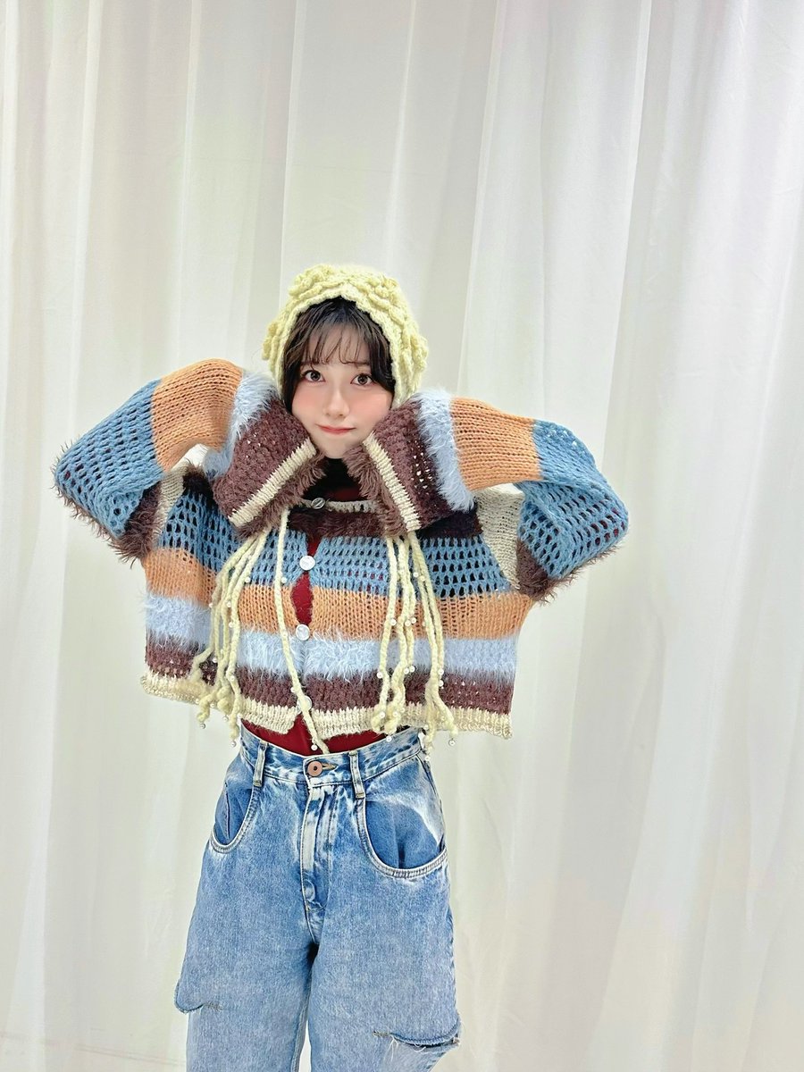 今日は以前からずっと
あたためていた企画が１つ形になり
とっても嬉しい日でした〜！！！

みんなには今月？発表できそうです☺️
超超超〜お楽しみにっ❤️

撮影もあったよ🎶
帰りに私服で写真撮りました！
カラフルな服がマイブームです✌🏻