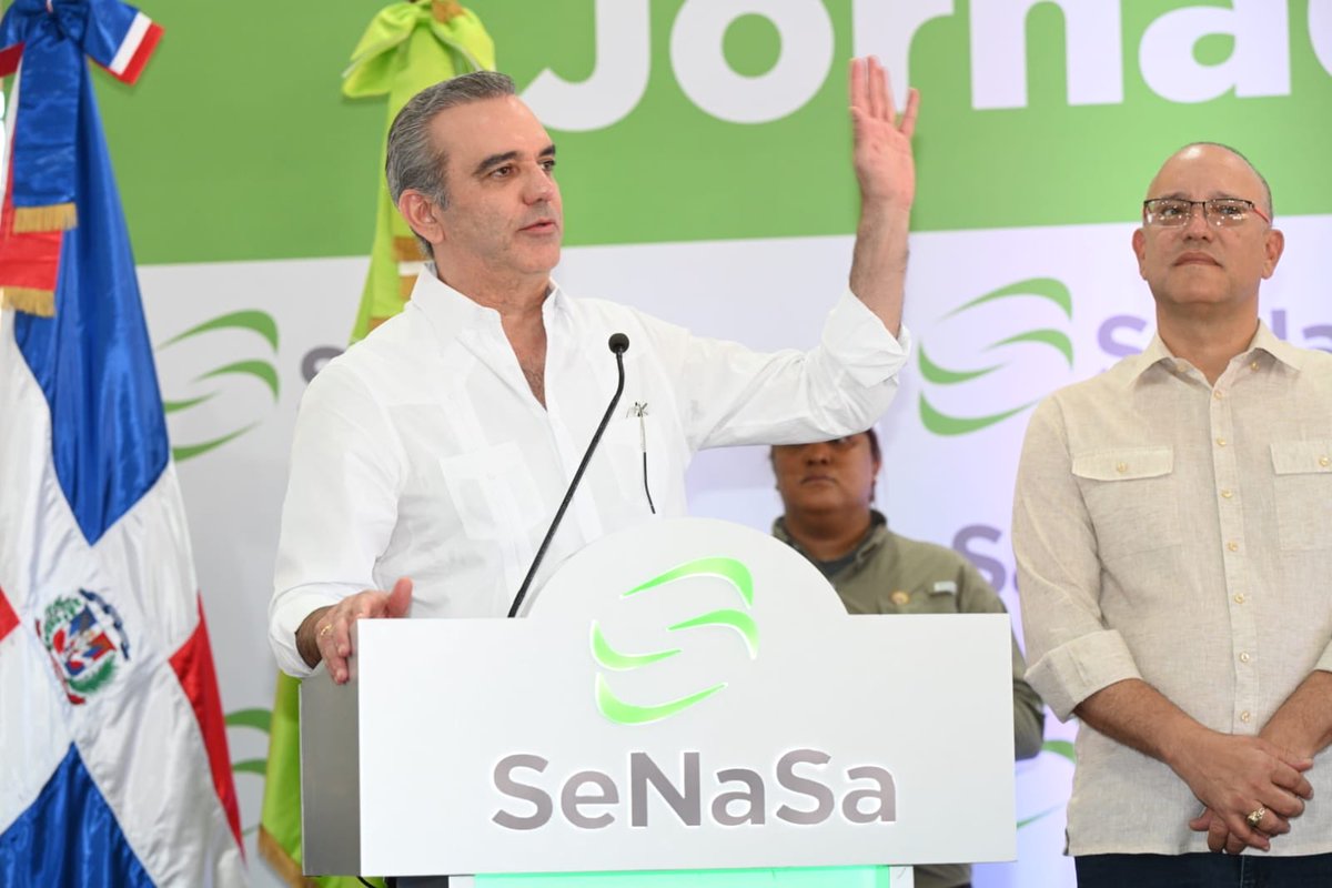 AlexisPrezCruz3's tweet photo. @luisabinader jugó su rol de no apoyar el crimen a los pobres  de nuestros país . La justicia no puede permitir que Santiago salga de país porque no volverá.  Que pague como un hombre y como lo que es el y su banda; “UNOS LADRONES”.
¡NO SALVOCONDUCTO!, el pueblo está atento.2/2 https://t.co/WHvUfnIzE4