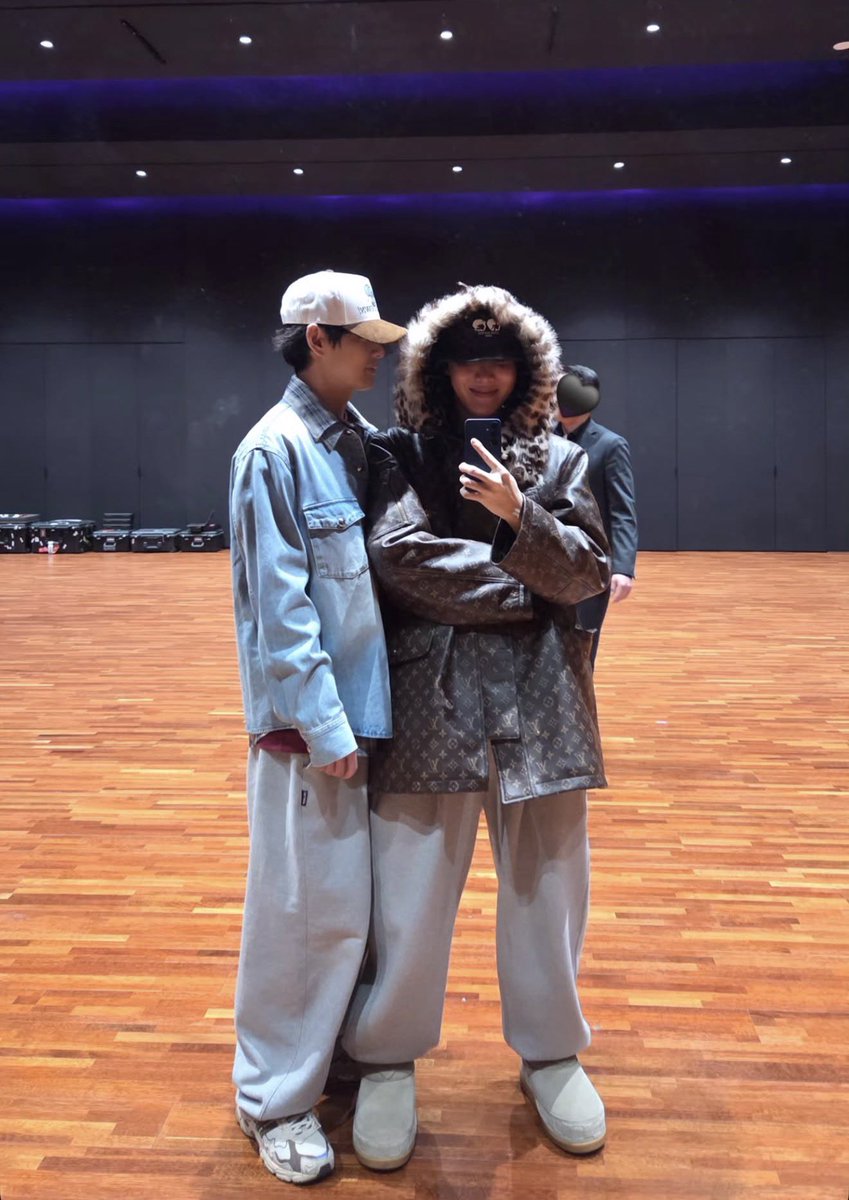 SHjiminah's tweet image. ykw, yesterday i saw some s0l0s post about the new weverse update, saying that this is proof of bts soft-launching their disbandment, only for 4/7 members coming to ig with this today