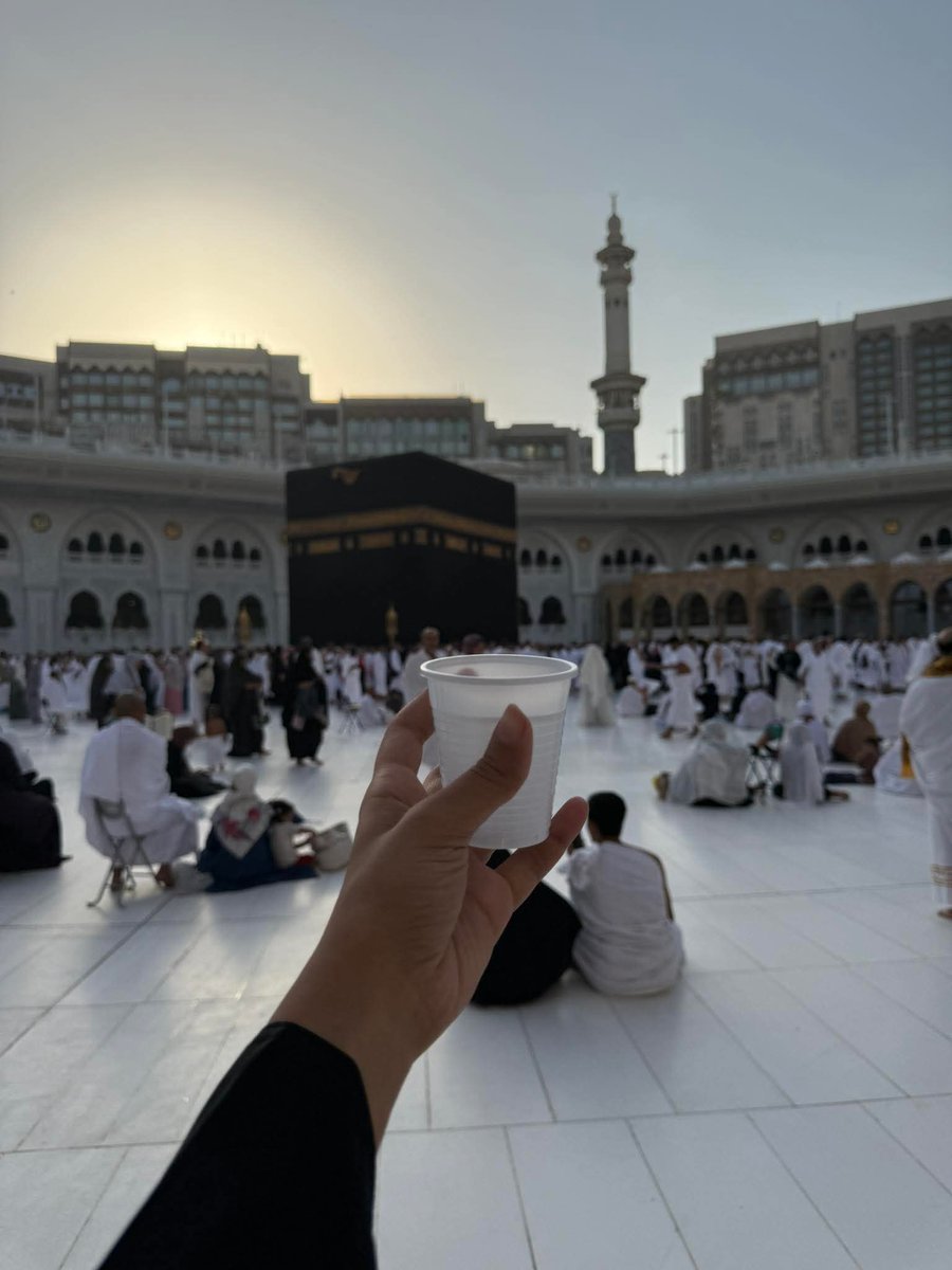 كانت مكة حلمًا أدعو الله أن يبلّغني إياه، فلما وصلتُها صارت أمنيتي الدائمة أن أعود إليها مرارًا🕋🕋