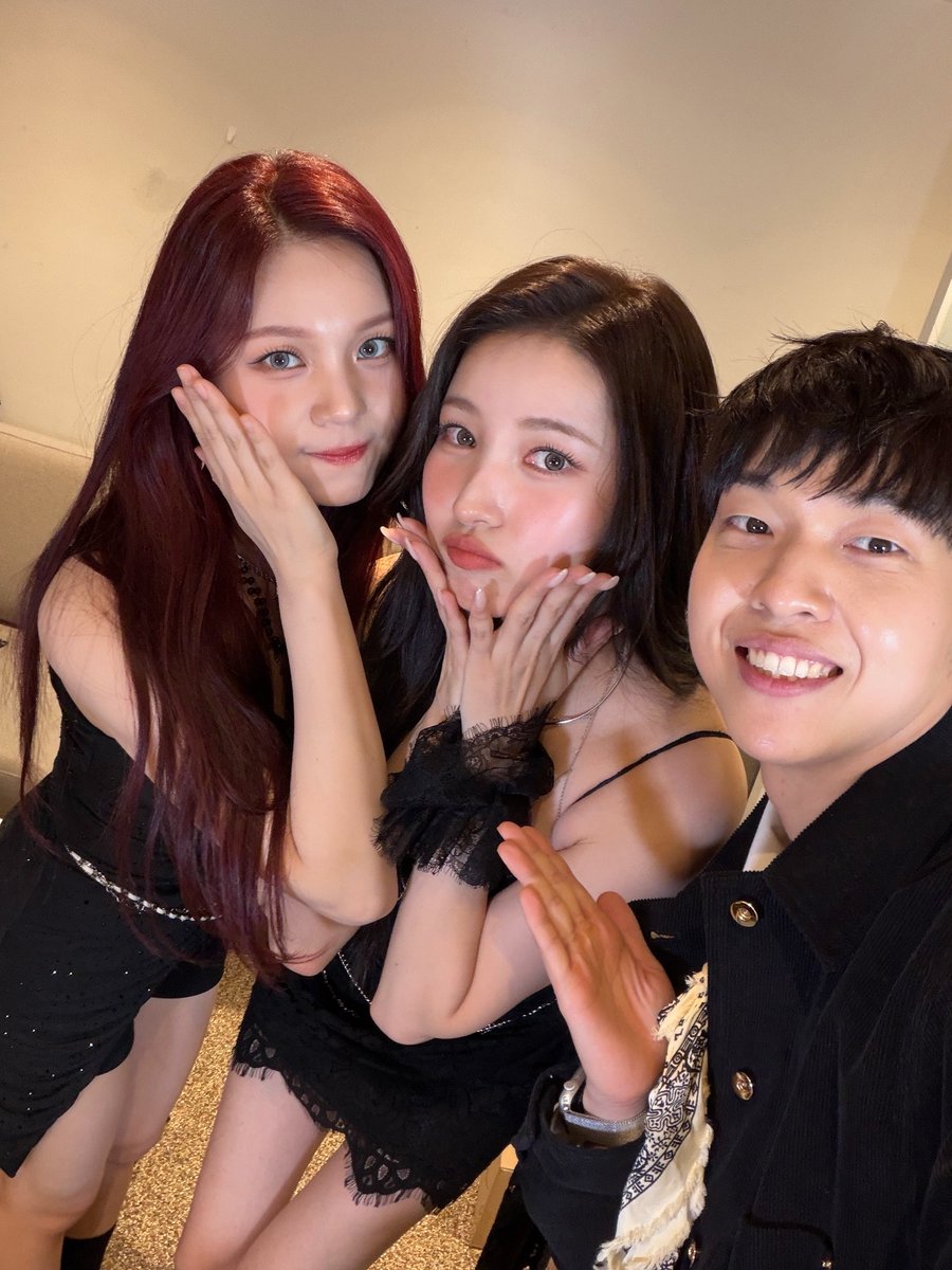 GFS_backup's tweet photo. [PIC] 251212 - You Jaepil (you_jaefeel) ig post

👨‍🦰I was happy to spend last weekend with GFRIEND
On Saturday it was Yuju’s fanmeeting and on Sunday it was Sowon’s. I also gained strength from being there🤍It was great to see Umji too! GODFRIEND forever✨

#GFRIEND #SOWON #KIMSOWON #YUJU @YUJU_atarea