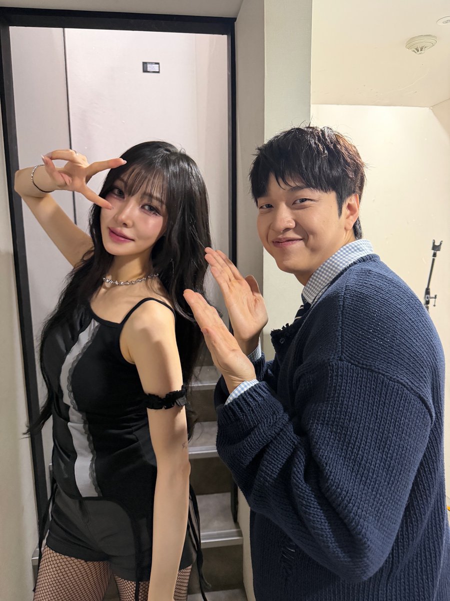 GFS_backup's tweet photo. [PIC] 251212 - You Jaepil (you_jaefeel) ig post

👨‍🦰I was happy to spend last weekend with GFRIEND
On Saturday it was Yuju’s fanmeeting and on Sunday it was Sowon’s. I also gained strength from being there🤍It was great to see Umji too! GODFRIEND forever✨

#GFRIEND #SOWON #KIMSOWON #YUJU @YUJU_atarea