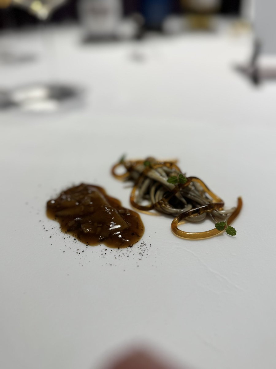 alepaul's tweet photo. Imposible poner en pocas palabras lo increíble que es la experiencia de comer en DiverXO. 

Cuatro imágenes de las cuatro horas de bacanal. https://t.co/3B0nCIbzaH
