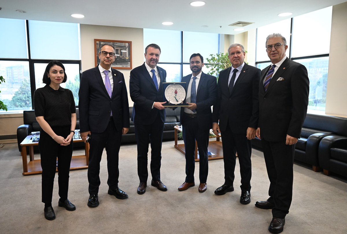 🇹🇷🇮🇳 Hindistan İstanbul Başkonsolosluğu Ticaret Konsolosu Moin Akhtar #BTSO’yu ziyaret etti. 

Yönetim Kurulu Başkan Yardımcımız Cüneyt Şener, Yönetim Kurulu Üyelerimiz Hakan Batmaz ve Erol Kılıç, Meclis Başkan Yardımcımız Metin Şenyurt ve Meclis Divan Katibimiz Selin Sakder
