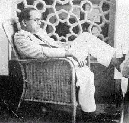 raviparmarIN's tweet photo. सामाजिक न्याय के रास्ते में कठिनाइयां आती है क्योंकि आप मनुवादी व्यव्स्था को तोड़ते हैं, मनुवादियों का गुस्सा उसी मानसिकता की देन है, हिन्दू कोड बिल के दौरान भी बाबासाहेब अंबेडकर का तीव्र विरोध हुआ था यहां तक कि उनको इस्तीफ़ा भी देना पड़ा था,

लेकिन आप लोग एक बात अच्छे से समझ लीजिए, सामाजिक न्याय की लड़ाई जारी रहना चाहिए, चाहे जान चली जाए या पद चले जाए, हम दोबारा कह रहे हैं IAS संतोष वर्मा ने सिर्फ़ रोटी बेटी संबंध की बात कही है,

मनुवादी व्यवस्था के लोगों का विरोध कोई नई बात नहीं है वह सदा से यह करते आए वह आदतन है, वो लोग सिर्फ़ और सिर्फ़ भ्रम फैलाकर अराजकता फैलाना चाहते हैं।