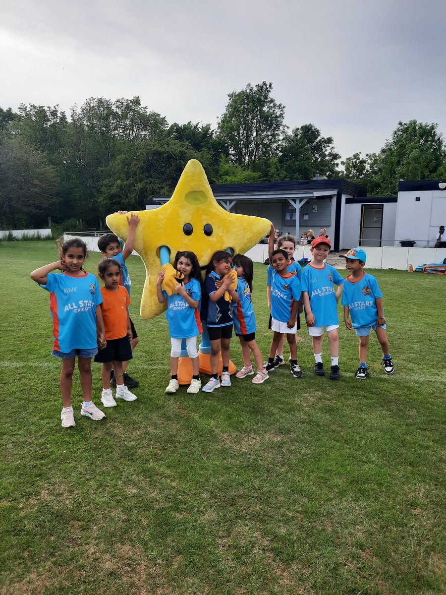 SteelbacksF's tweet image. Christmas Countdown 1/12 🎄

First up, we look at the @ECB_cricket All Stars!🏏

1785 children took part, with 1163 All Stars and 622 Dynamos. It was amazing to see so many young children enjoy their first taste of cricket! 💫

For more information 👉 liam.sayles@nccc.co.uk