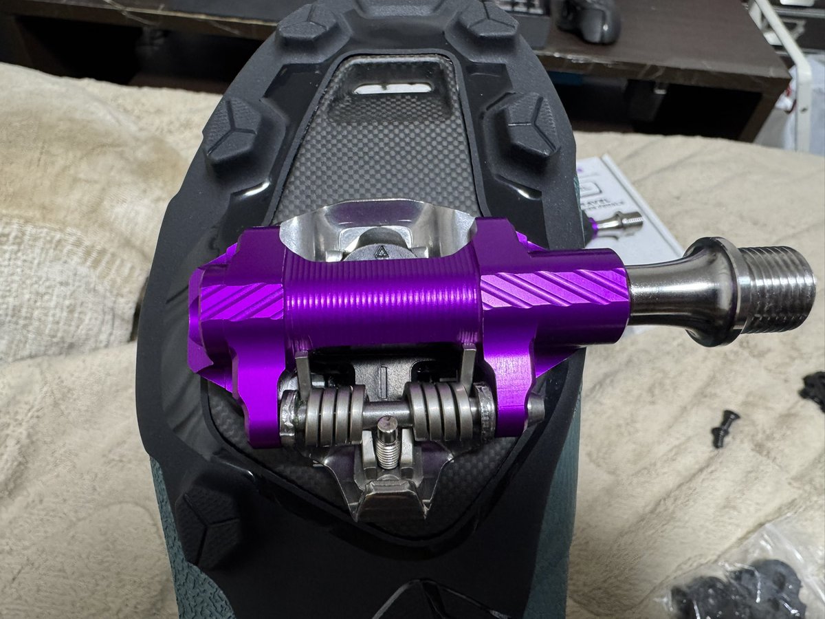 やっとwolf tooth del pedals到着 図面で分かっていたけれどpontoonと