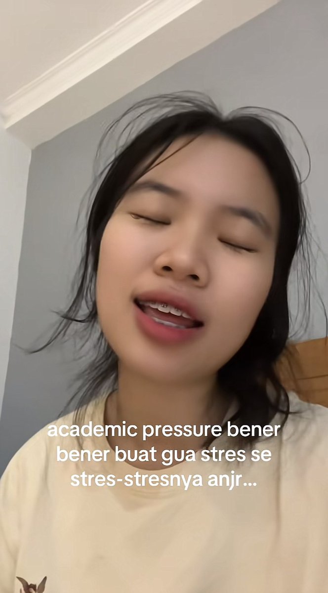 oniearchv's tweet image. uts uas semester ini efeknya unexpected di aku, sampe kena aslam dan mimisan for the first time (karena belajar pasti sampe pagi pagi)