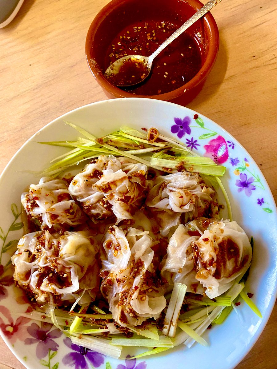 So I’ve mastered the spring rolls…Now moving on to the rice paper ‘moneybags’ steamed dumplings!! I’m totally obsessed 🤣🤣