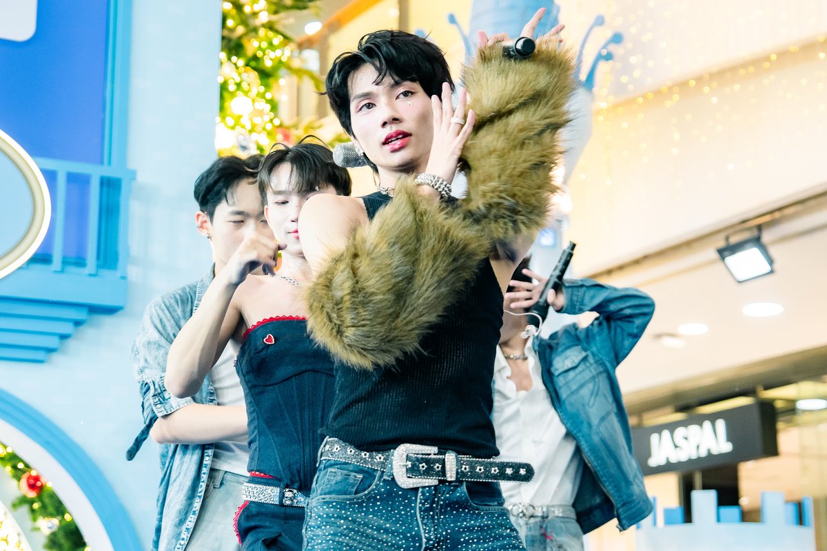 playsconnect tweet media