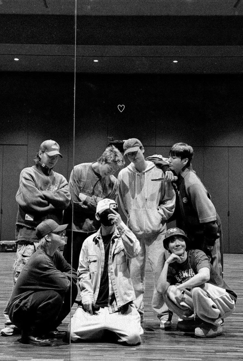 agustdfms's tweet image. family ♡