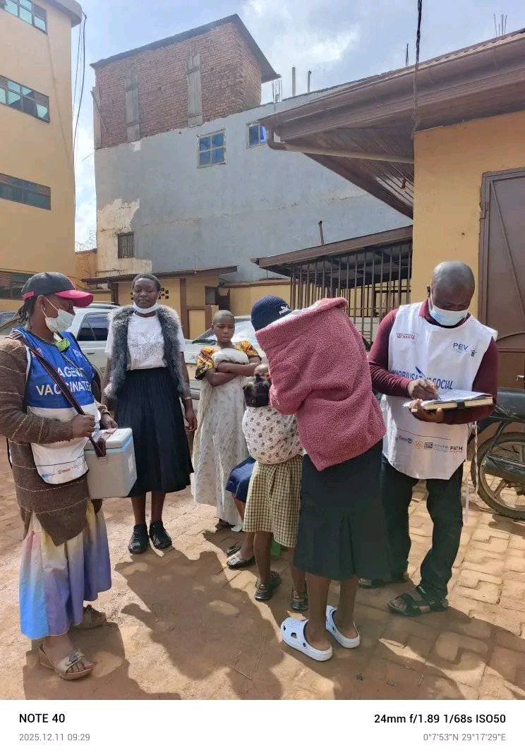 Le Point Focal ANASC RDC/Nord-Kivu et les Agents de Santé Communautaire sont sur le terrain à Butembo pour la campagne de vaccination contre la poliomyélite.
Ils sensibilisent, mobilisent et vaccinent pour protéger chaque enfant et éliminer la polio en RDC.

#ANASCRDC #ASC
