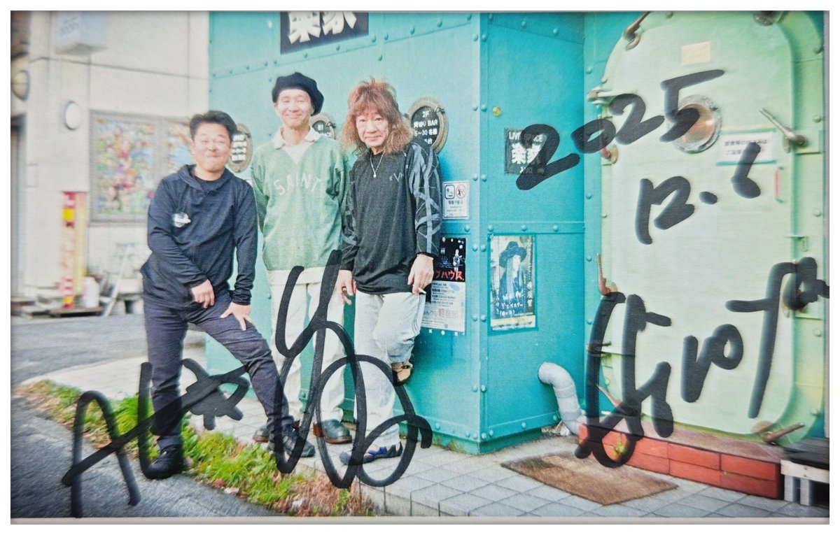 こむき tweet media