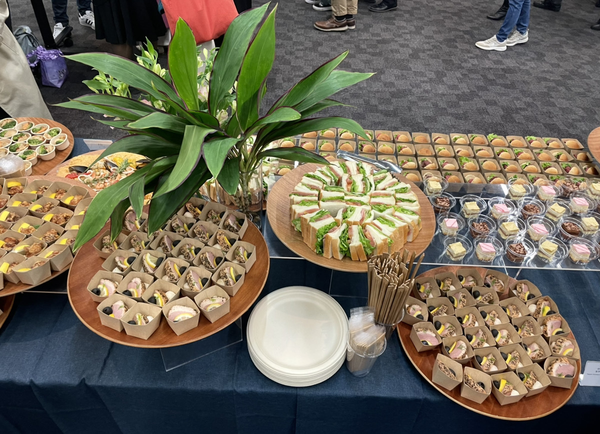 ☆……　🎊懇親会🎉　……☆

懇親会始まっております！
今年は人数も多く、とても賑やかです✨

#Live2D_alive2025