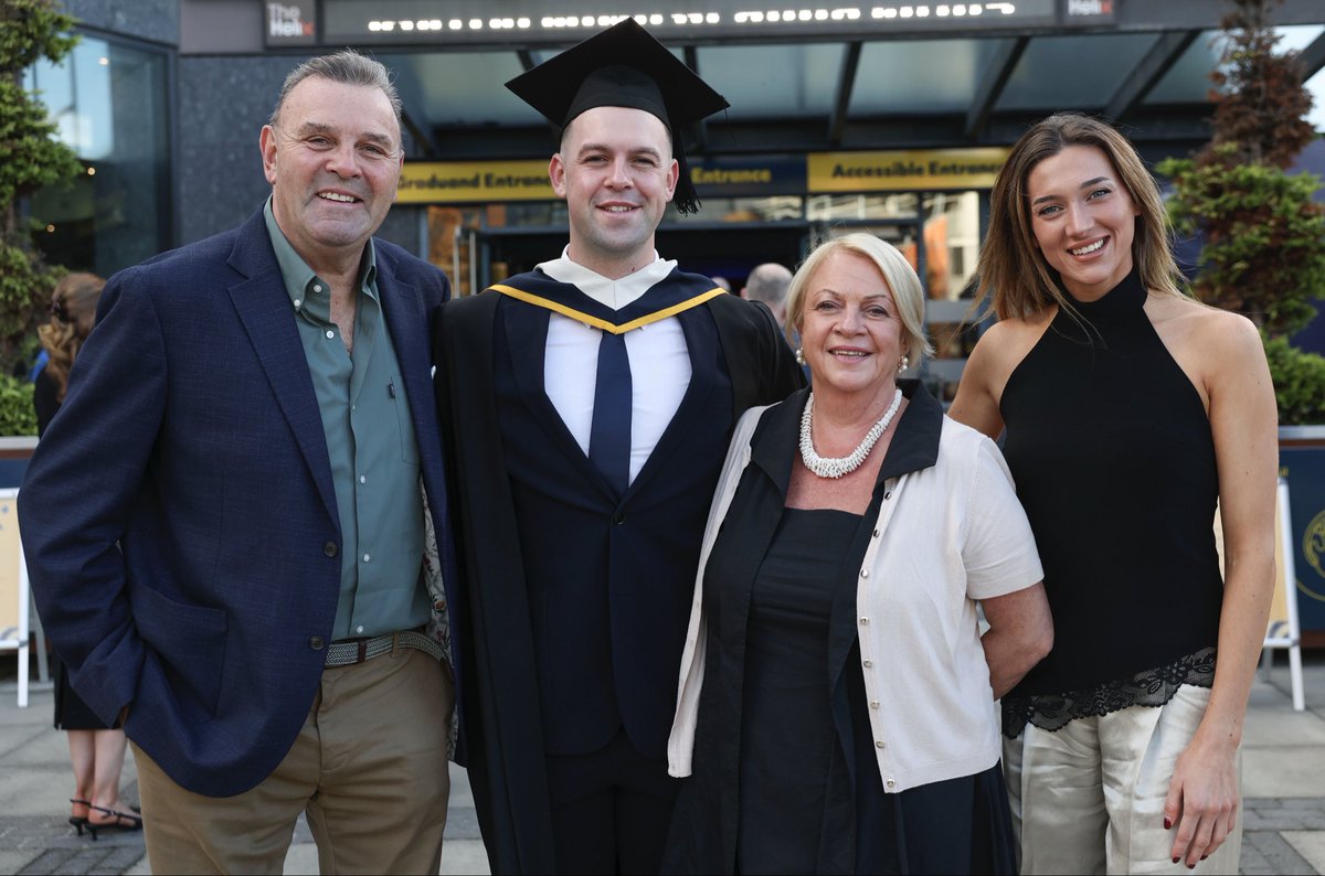 HandFionn's tweet photo. Graduated from @BusinessDCU @DCU - BSc Marketing, Innovation &amp; Technology. On to the next chapter!

Thank you @DaireKeogh for guiding me through the 4 years 🫱🏼‍🫲🏽 https://t.co/Jw86yZuwYf
