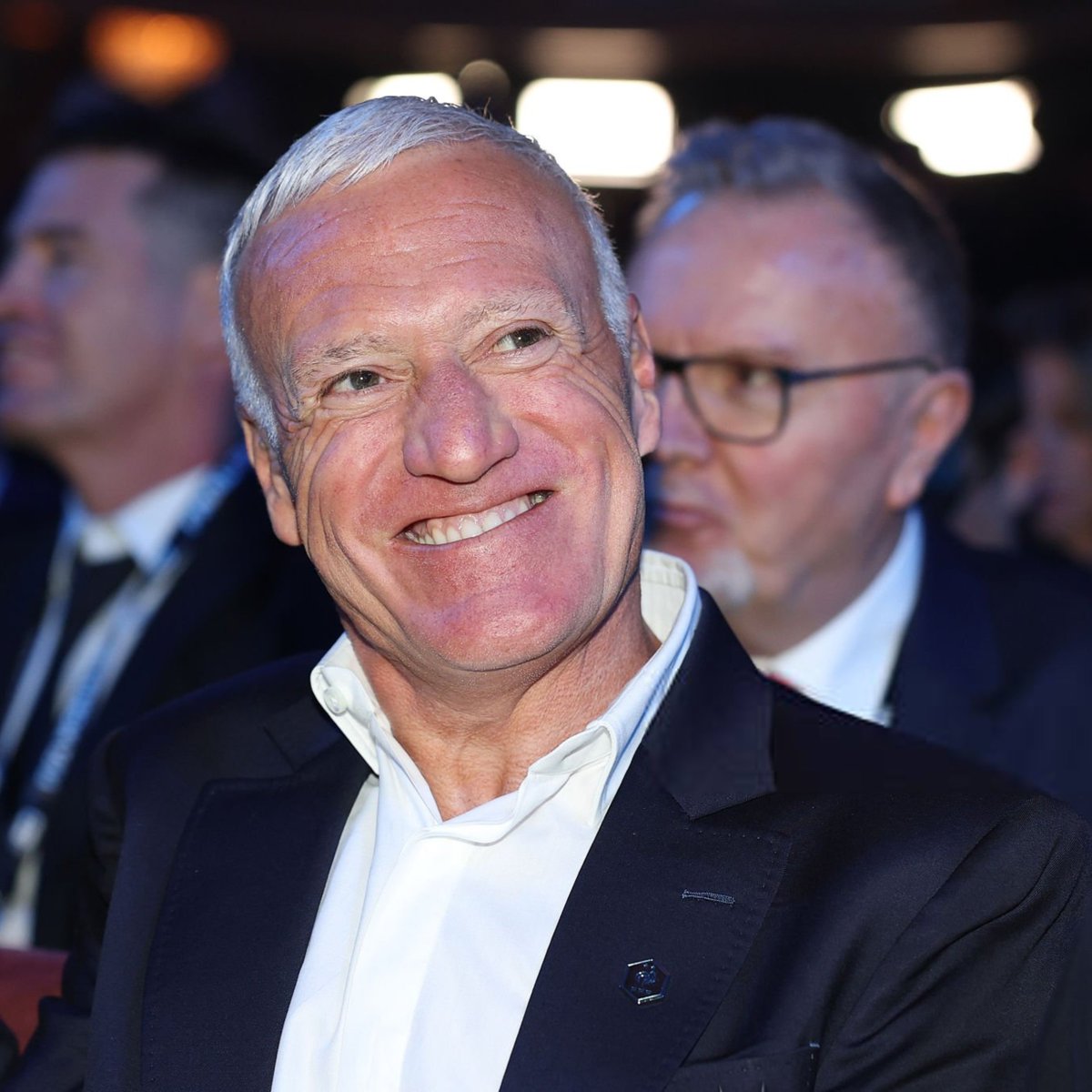 lnstantFoot's tweet image. 🚨 𝗩𝗢𝗨𝗦 𝗘̂𝗧𝗘𝗦 𝗔̀ 𝗟𝗔 𝗣𝗟𝗔𝗖𝗘 𝗗𝗘 𝗗𝗜𝗗𝗜𝗘𝗥 𝗗𝗘𝗦𝗖𝗛𝗔𝗠𝗣𝗦 𝗘𝗧 𝗩𝗢𝗨𝗦 𝗡𝗘 𝗣𝗢𝗨𝗩𝗘𝗭 𝗖𝗛𝗢𝗜𝗦𝗜𝗥 𝗤𝗨𝗘 𝟳 𝗔𝗧𝗧𝗔𝗤𝗨𝗔𝗡𝗧𝗦 𝗣𝗢𝗨𝗥 𝗟𝗔 𝗣𝗥𝗢𝗖𝗛𝗔𝗜𝗡𝗘 𝗖𝗢𝗨𝗣𝗘 𝗗𝗨 𝗠𝗢𝗡𝗗𝗘...

𝗩𝗢𝗨𝗦 𝗣𝗥𝗘𝗡𝗘𝗭 𝗤𝗨𝗜 ?

🇫🇷 Bradley Barcola
🇫🇷 Karim…