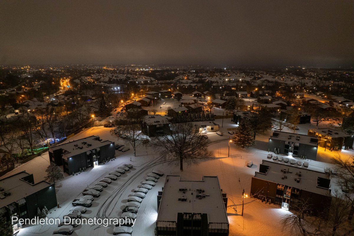 danpend3500's tweet image. Drone photo of morning snow in central Kentucky. Looks like we have (unofficially) about 4 inches. Photo by: #AirDroneTwo (The VP).