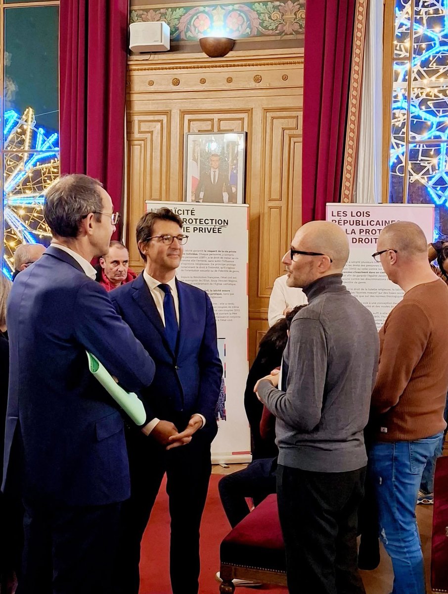 FiertesC's tweet photo. Nous sommes ravi•es de l’accueil réservé à notre exposition, présentée hier et visible jusqu’au 5 janvier à la mairie Paris 11.

Un grand merci à toutes et tous pour ce beau moment et avoir rendu possible la création de cette très belle exposition “La laïcité protège les LGBT+” https://t.co/GqIzEiFoHT