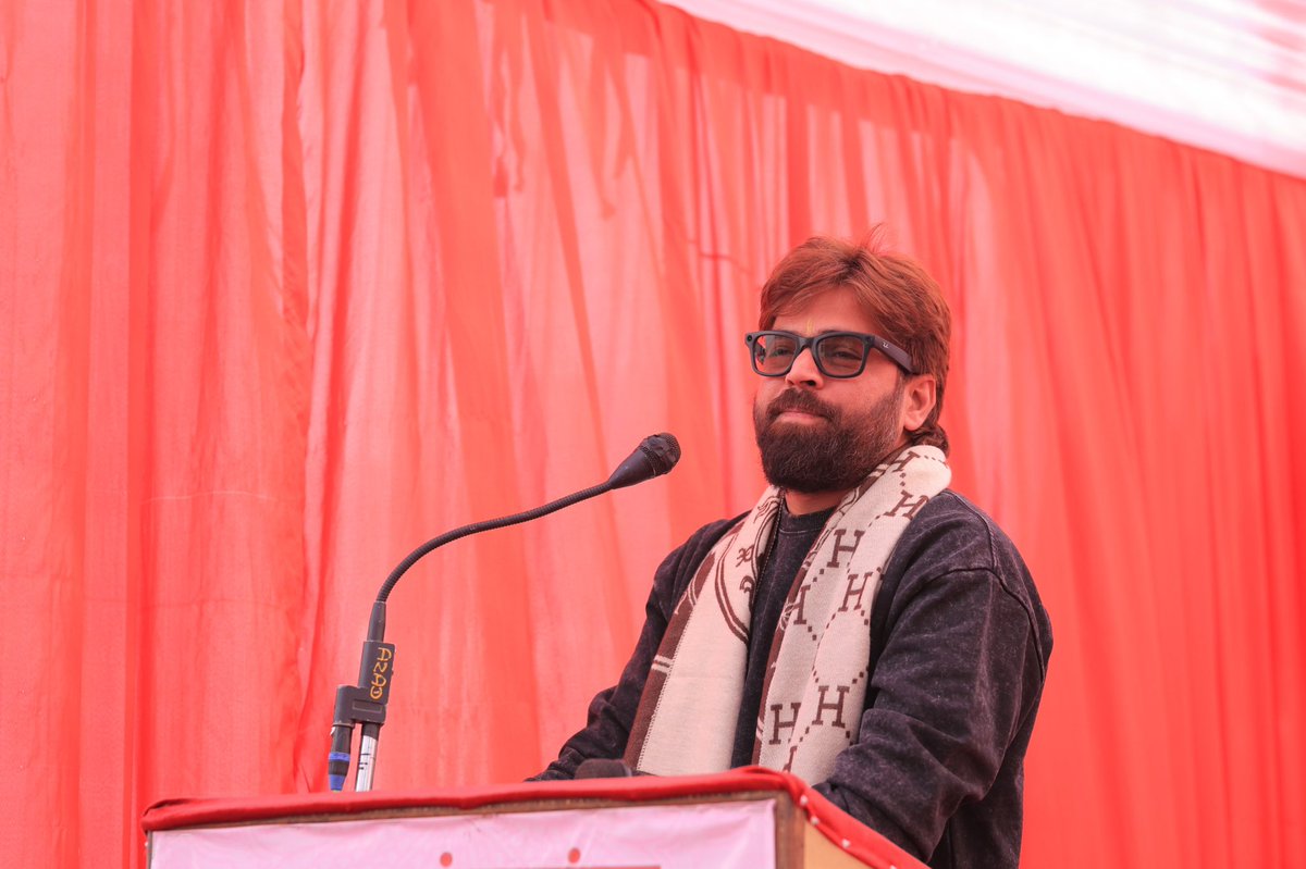 🌟 ज्ञानदीप सेवाधाम वार्षिकोत्सव 🌟
लोकप्रिय कलाकार मासूम शर्मा जी का बतौर सम्मानित अतिथि आगमन समारोह की शोभा और उत्साह दोनों बढ़ गए! 🙏✨

#MasoomSharma #GyandeepSewadham #Varshikotsav #GuestOfHonor #singer #santeshwerfoundation #annualday #kids