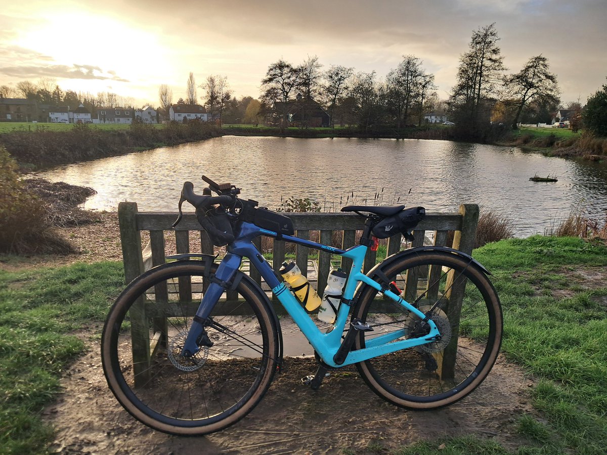 CB_cycles's tweet photo. Looks like I might be swapping back to the road bike for my next audax, the front brake on the gravel bike still doesn't work. Bit of a nuisance as the route I was going to take has some gravel on it to miss out a rather busy road #cycling #audax #cyclistproblems #ukcyclechat https://t.co/Kb3kPsmdE7