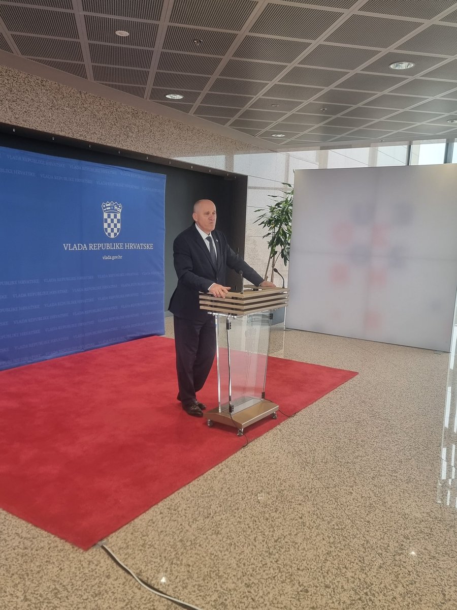 Ministar Bacic o 250 amandmana: Nemate sto prihvatiti kad su amandmani tako strucno argumentirani. Jednostavno - brise se. Vidjao sam svega, ali ovo je pokazalo poznavanje problematike <a href="/SDPHrvatske/">SDP Hrvatske</a>