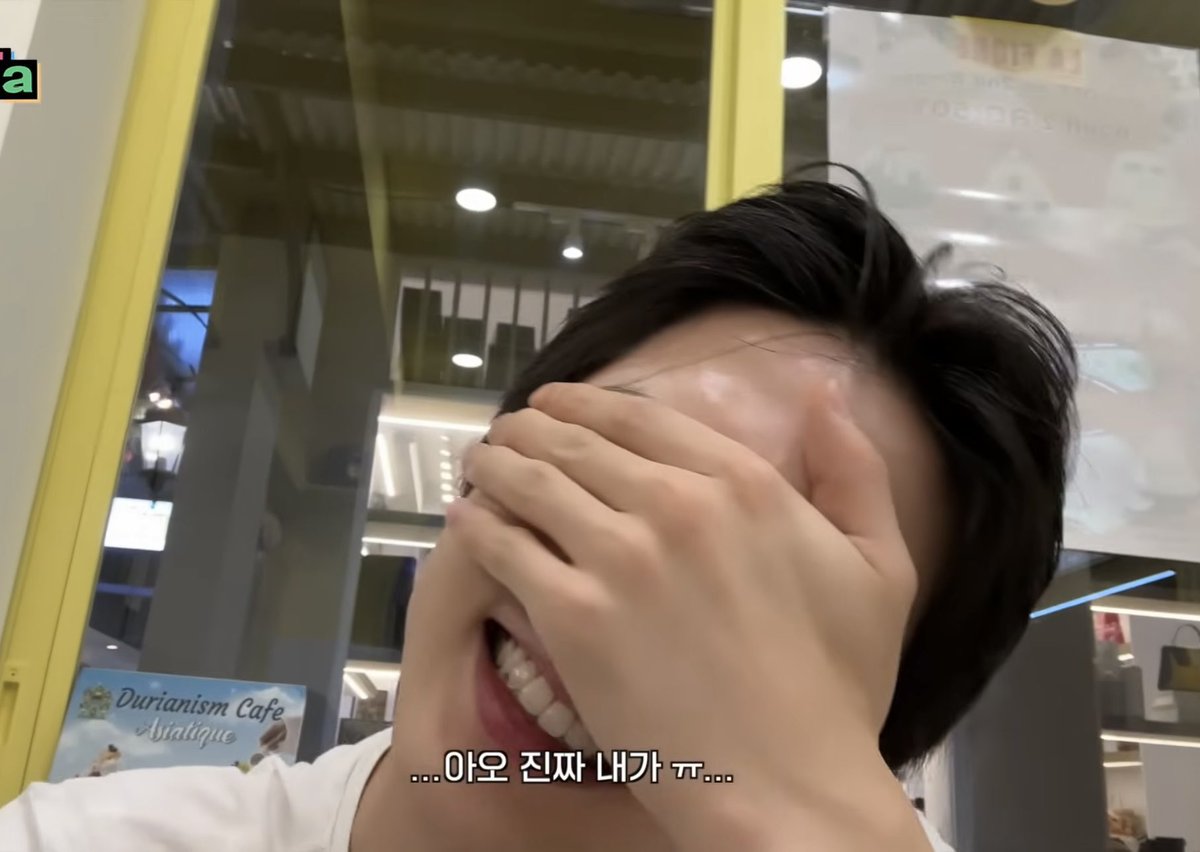 xnghan when the staff told him he has to eat durian😭😭