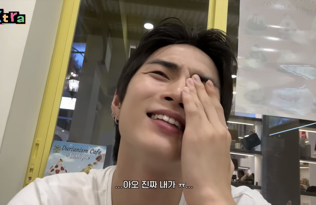 xnghanmate's tweet photo. xnghan when the staff told him he has to eat durian😭😭 https://t.co/DV8ogLPfI6
