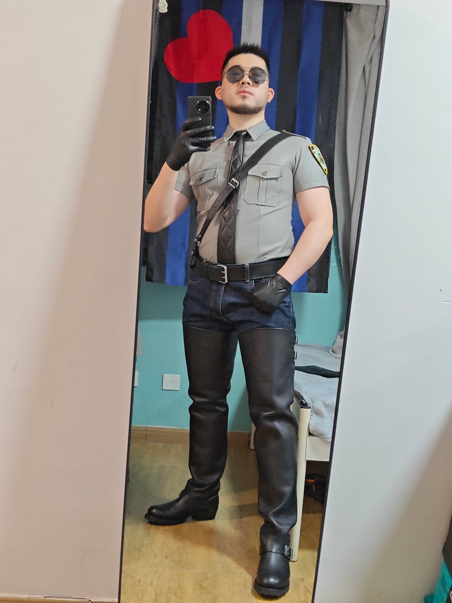 bootedpatrick's tweet image. TGIF😎