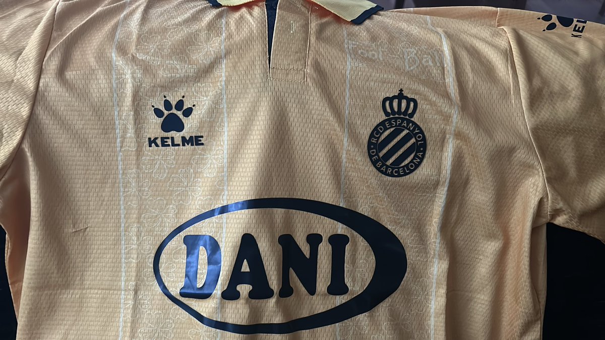 WuttkeLifeStyle's tweet image. Por fin han llegado.
La verdad que son idénticas, ya veremos después de unos lavados, pero por el momento una locura.

Se ven más claruchas por la cámara.