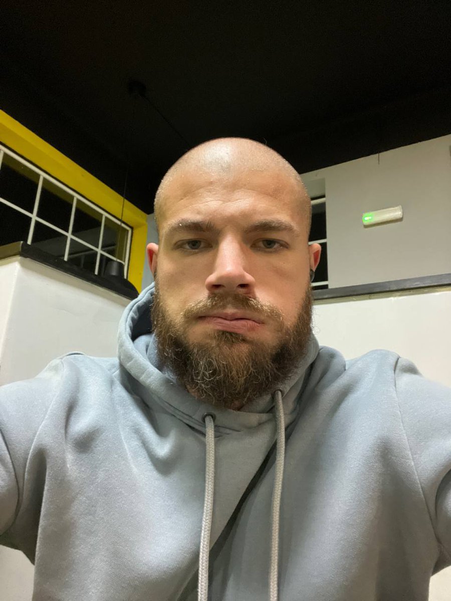 Week 1: Fired up. Hit every session.

Week 2: Kid gets sick. Miss two workouts. Guilt creeps in.

Week 4: "I'll restart Monday."

Here's how to escape the all-or-nothing trap: