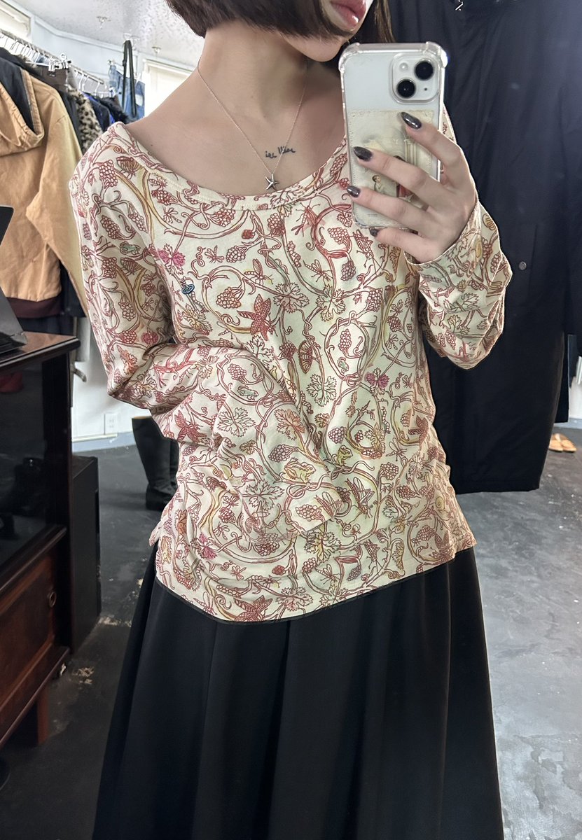 aym___1121's tweet image. もうすぐXmas item たち🧣🎅🏻❤️

#inthebuilding
#used #vintagefashion #vintage #fashion
#useashop #ブランド古着
#大阪古着屋　＃古着屋
＃レディース古着　＃メンズ古着
#肥後橋 ＃梅田古着屋
#TikTok

vt.tiktok.com/ZSPhNuAhp/