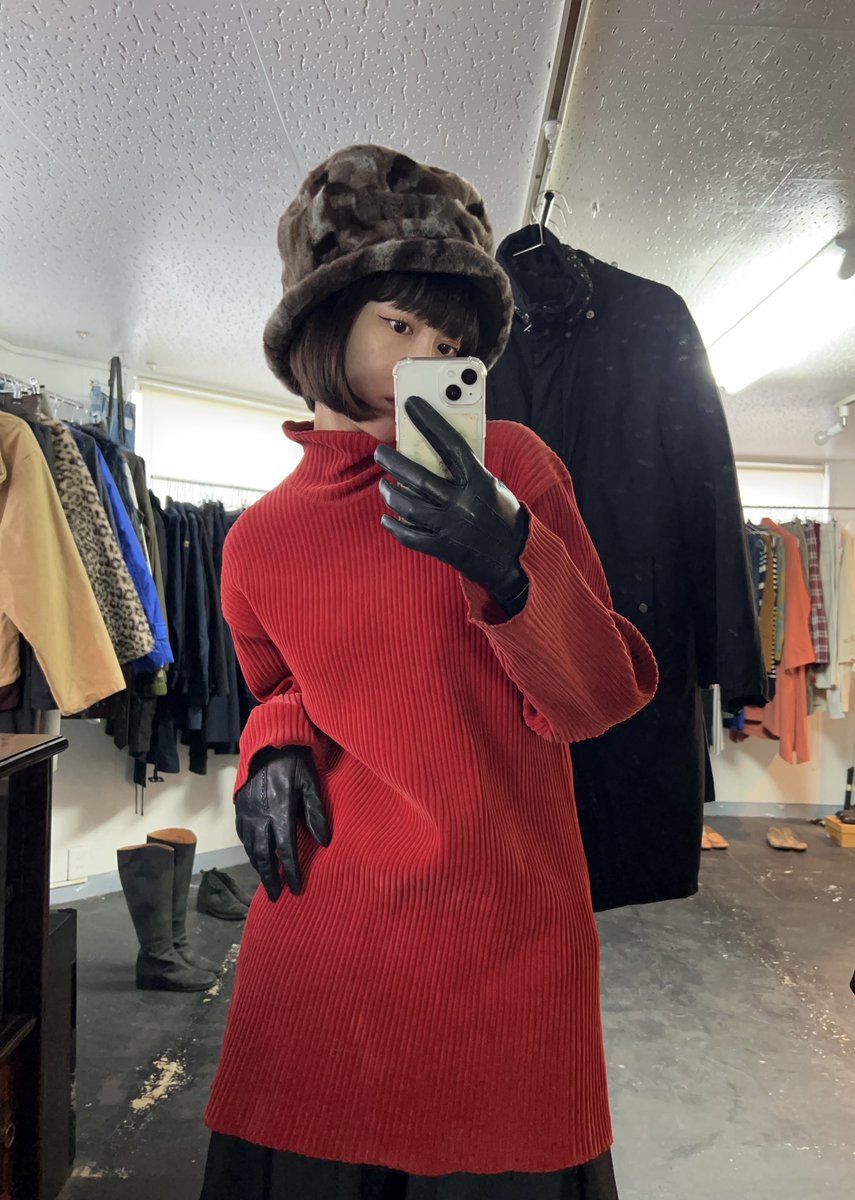 aym___1121's tweet image. もうすぐXmas item たち🧣🎅🏻❤️

#inthebuilding
#used #vintagefashion #vintage #fashion
#useashop #ブランド古着
#大阪古着屋　＃古着屋
＃レディース古着　＃メンズ古着
#肥後橋 ＃梅田古着屋
#TikTok

vt.tiktok.com/ZSPhNuAhp/