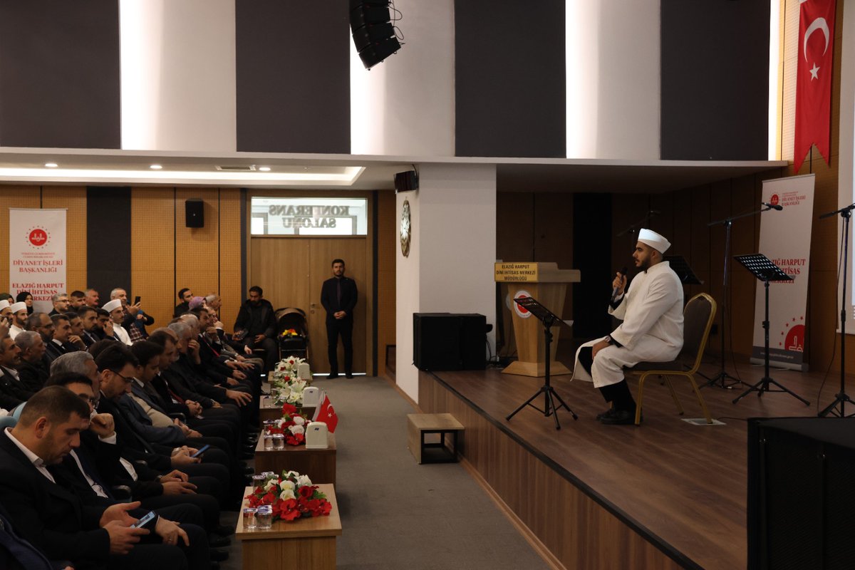 Harput Dini İhtisas Merkezimizde III.Dönem Aday Din Görevlileri Mezuniyet Merasimi büyük bir coşkuyla gerçekleşti.Diyanet Akademisi İdari ve Mali İşler Daire Başkanı Turgut Tunç'un konuşmacı olarak katıldığı merasim tebrik ve duâlarla tamamlandı.