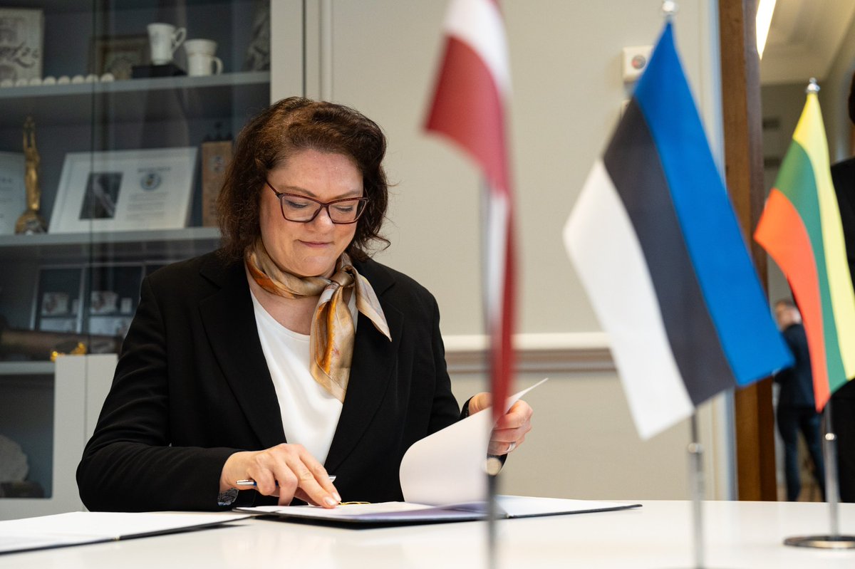 🇱🇻🇪🇪🇱🇹Today, the Ministry of Health of Latvia, the Ministry of Social Affairs of Estonia and the Ministry of Health of Lithuania signed a Memorandum of Understanding on the Cooperation in the Supply of Blood and Blood Components, Equipment, and Materials. 

Photos: Reinis Inkēns
