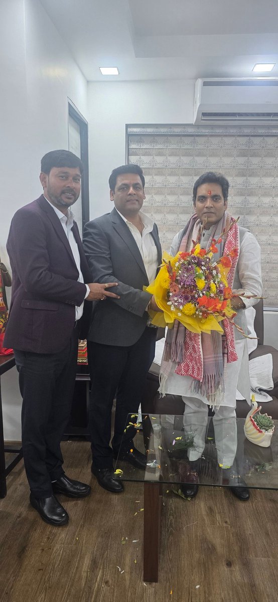 ManishPandeyLKW's tweet photo. न पद का घमंड… न पारिवारिक विरासत का कोई दिखावा…सादगी और लोकप्रियता का ऐसा संगम, जिसकी मिसाल कम ही मिलती है।

देश के माननीय रक्षा मंत्री राजनाथ सिंह जी के सुपुत्र और नोएडा के लोकप्रिय विधायक
माननीय पंकज सिंह जी को जन्मदिन की हार्दिक बधाई । ईश्वर आपको स्वस्थ रखें, सफल रखें और नई ऊँचाइयों पर ले जाएँ।

हार्दिक शुभकामनाएँ @PankajSinghBJP भैया।