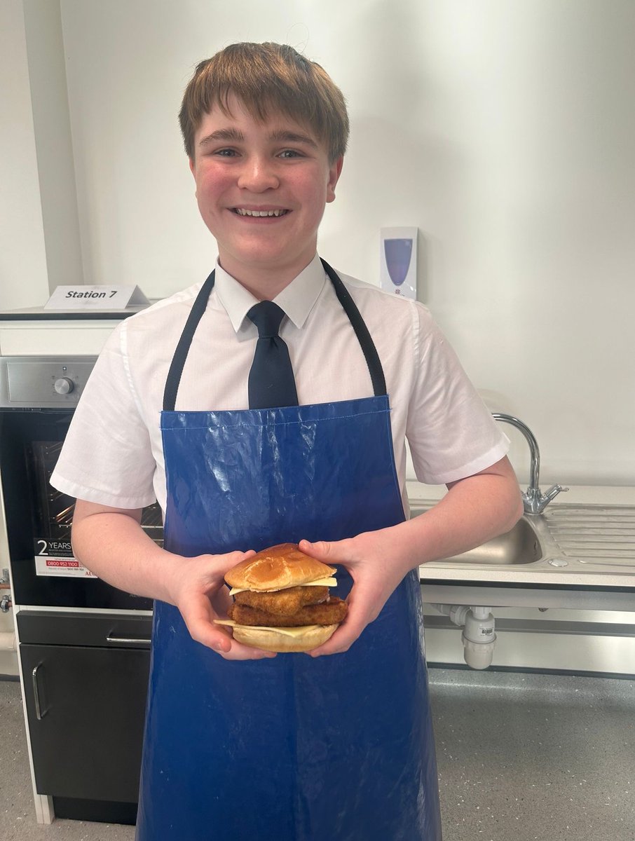 PATCarletonHigh's tweet image. A selection of our Year 8 Food Technology students from this week who have cooked up a range of wonderful hand made burgers showcasing excellent skills in the kitchen - they look delicious! 😋🍔
#cookingskills #handmadeburgers #CHSFoodTechnology