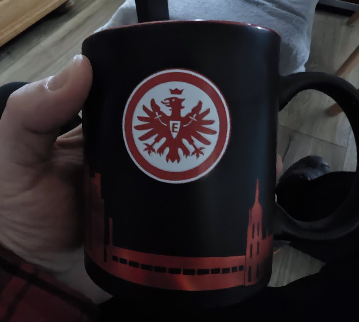 Freunde, da ist das Ding! Danke euch allen für's fleißige Teilen, ihr seid der Hammer! 🙌
#SGE